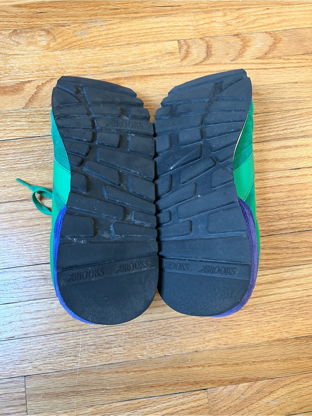 Brooks Chariot Sneakers in Kelly Green and Royal Blue - Picture 6 of 6
